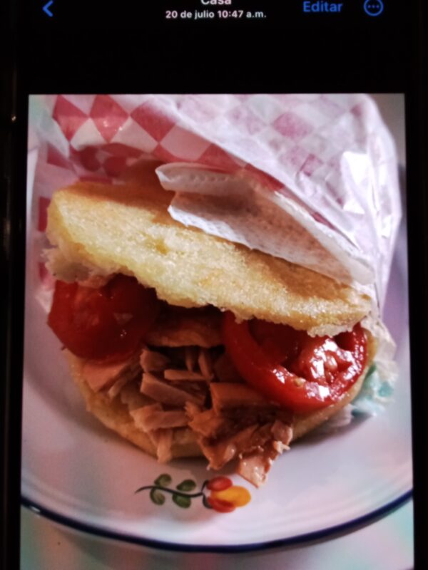 Venezuelan arepa tuna and 🍅 tomato to taste